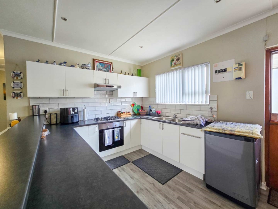 3 Bedroom Property for Sale in Stilbaai Wes Western Cape